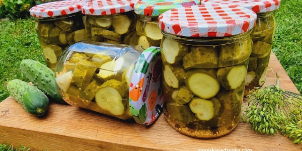 Ogórki w miodzie robią furorę. Nawet babci smakują lepiej niż tradycyjne!